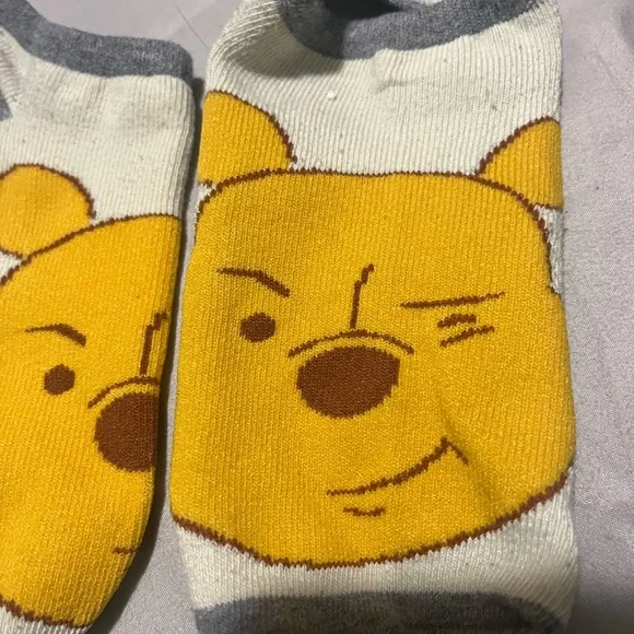Women's 9-11 Winnie the Pooh Themed Socks - Picture 5 of 7